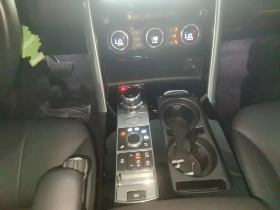 Land Rover Discovery 2018 3.0 SC V6 HSE — миниатюра 16