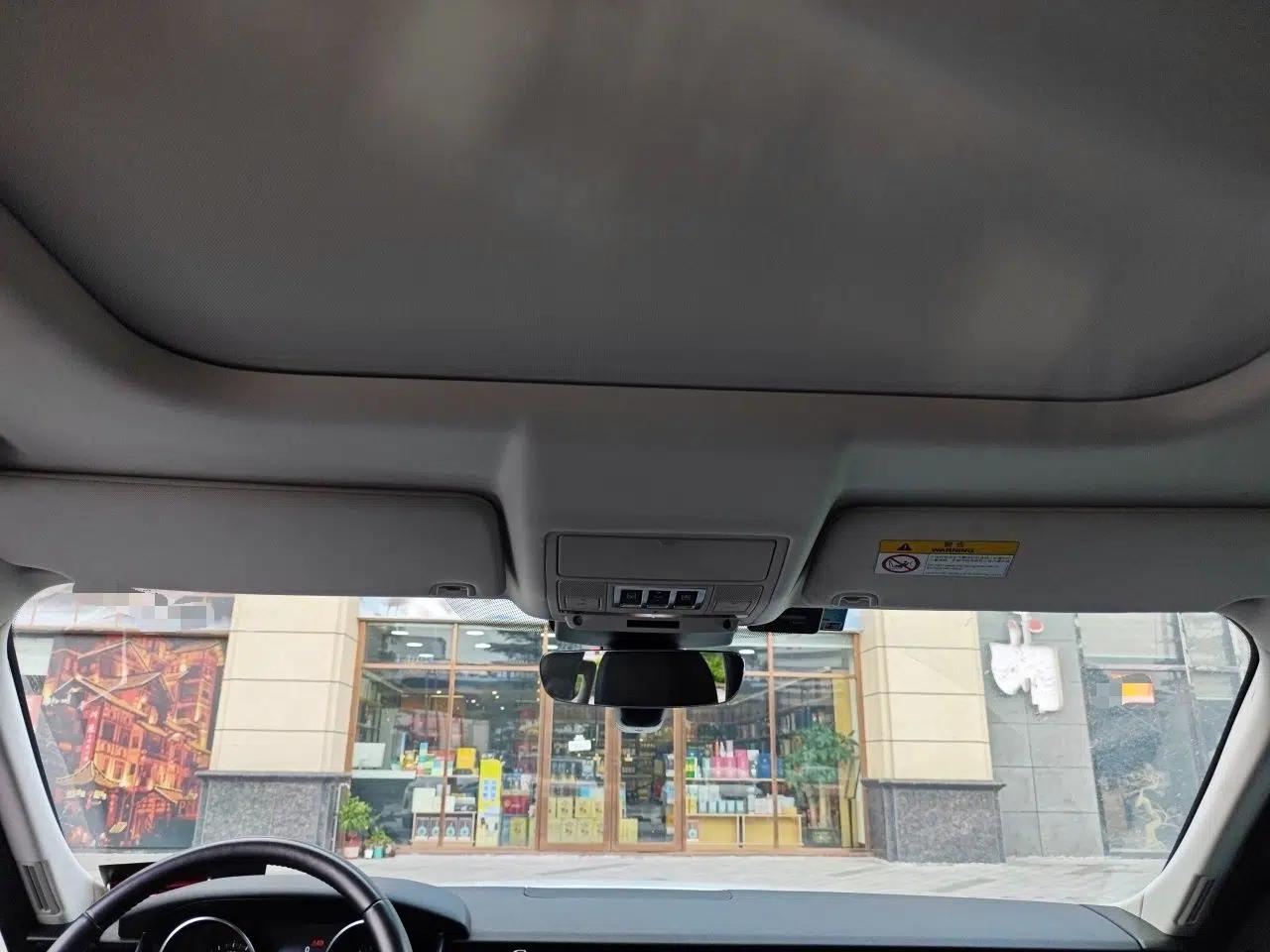 Land Rover Discovery 2018 2.0T SE — миниатюра 18