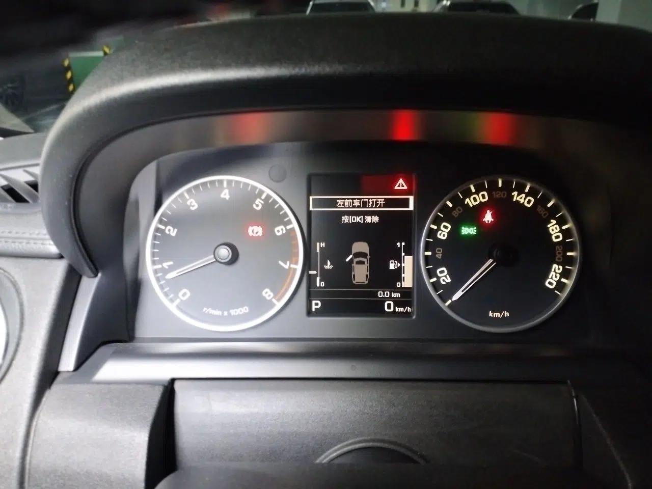 Land Rover Discovery 2014 3.0 SC V6 HSE Luxury — миниатюра 11