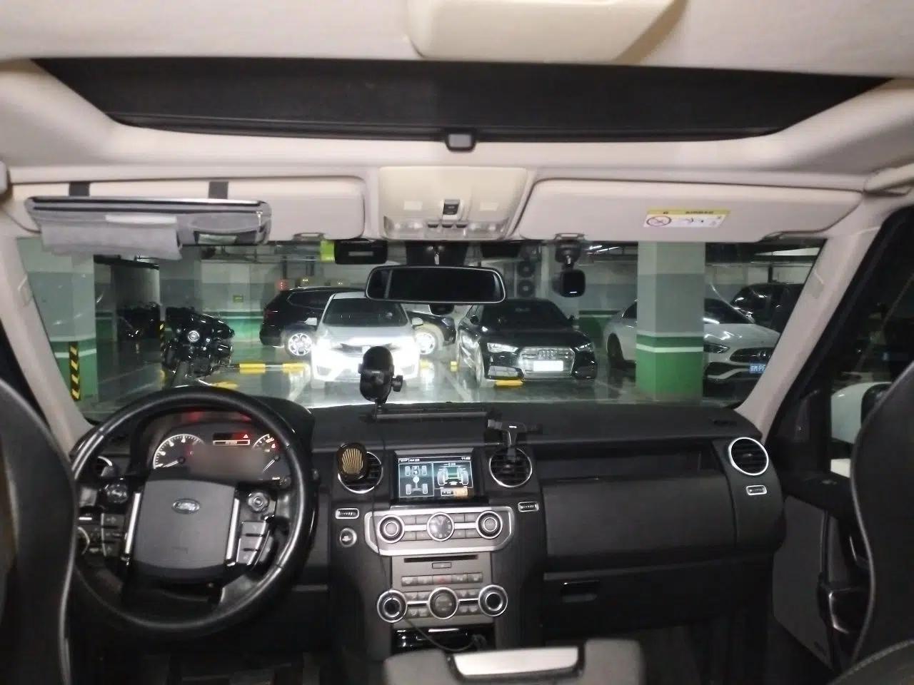 Land Rover Discovery 2014 3.0 SC V6 HSE Luxury — миниатюра 18