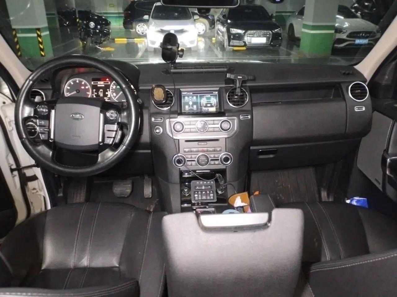 Land Rover Discovery 2014 3.0 SC V6 HSE Luxury — миниатюра 9