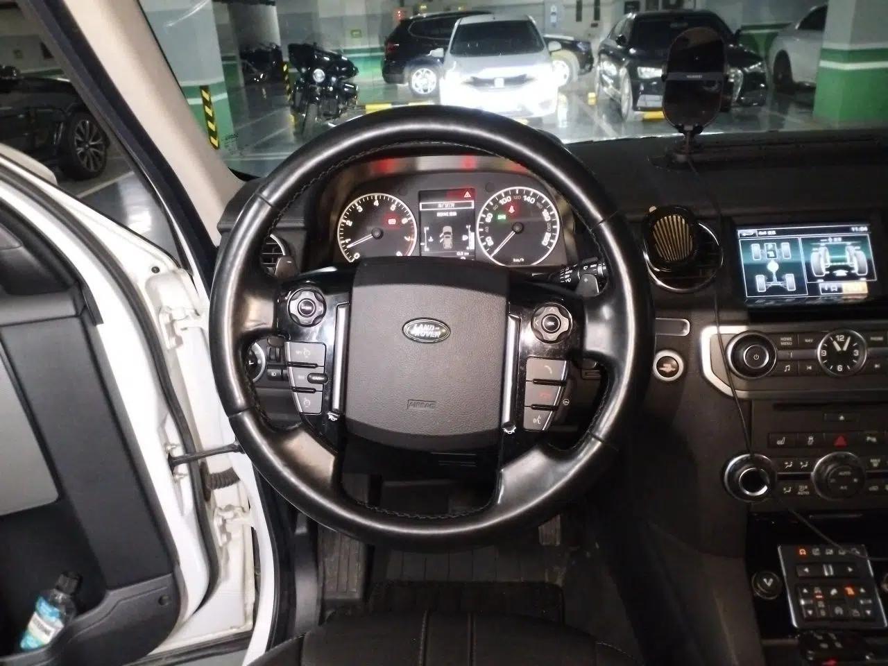 Land Rover Discovery 2014 3.0 SC V6 HSE Luxury — миниатюра 10