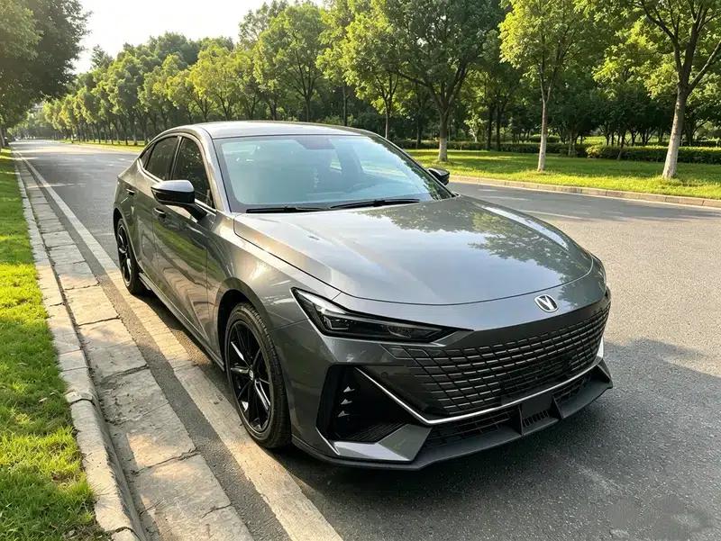 Changan UNI-V 2023 1.5T Premium Edition — миниатюра 3