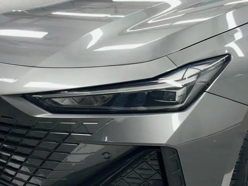 Changan UNI-V 2022 1.5T Sport Edition — миниатюра 12