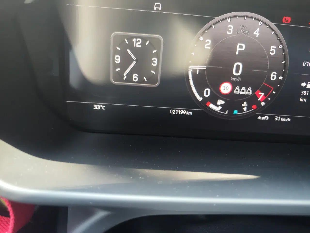 Land Rover Defender 2023 Facelift 110 3.0T P400 Dark Edition — миниатюра 12