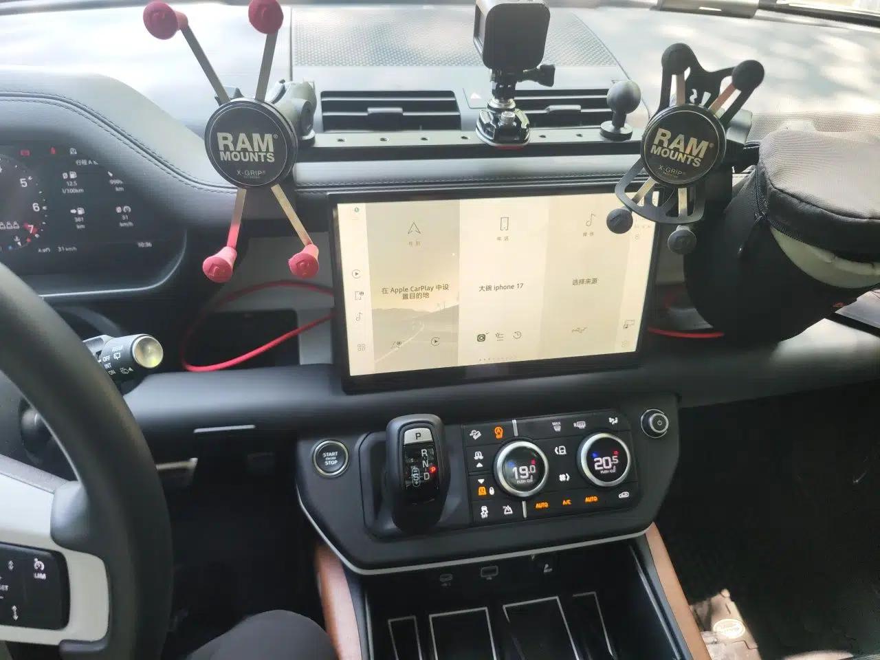 Land Rover Defender 2023 Facelift 110 3.0T P400 Dark Edition — миниатюра 13