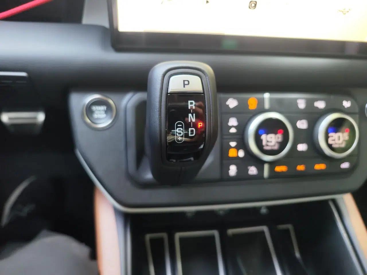 Land Rover Defender 2023 Facelift 110 3.0T P400 Dark Edition — миниатюра 14