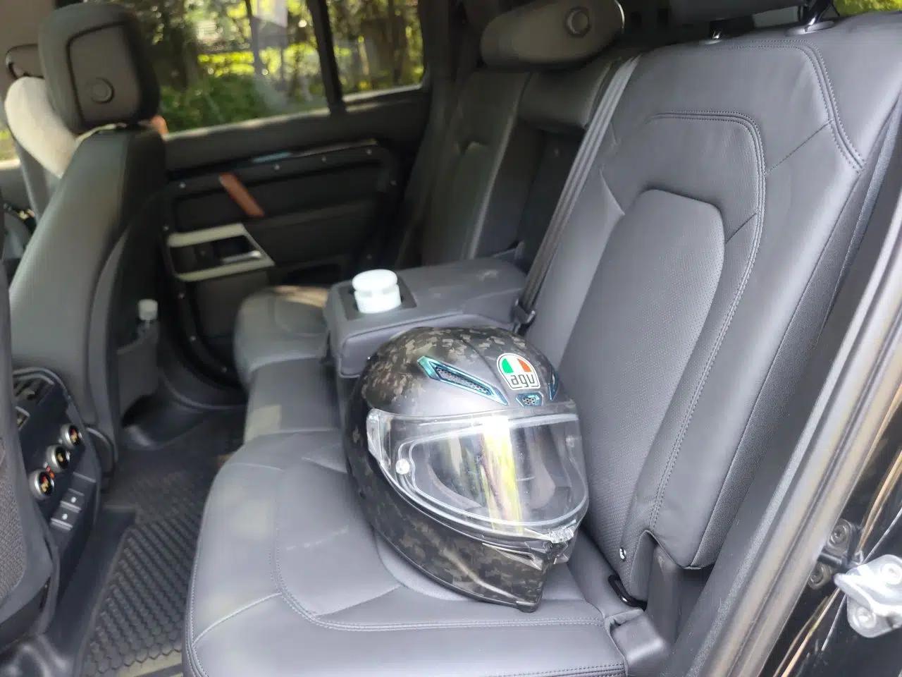 Land Rover Defender 2023 Facelift 110 3.0T P400 Dark Edition — миниатюра 17