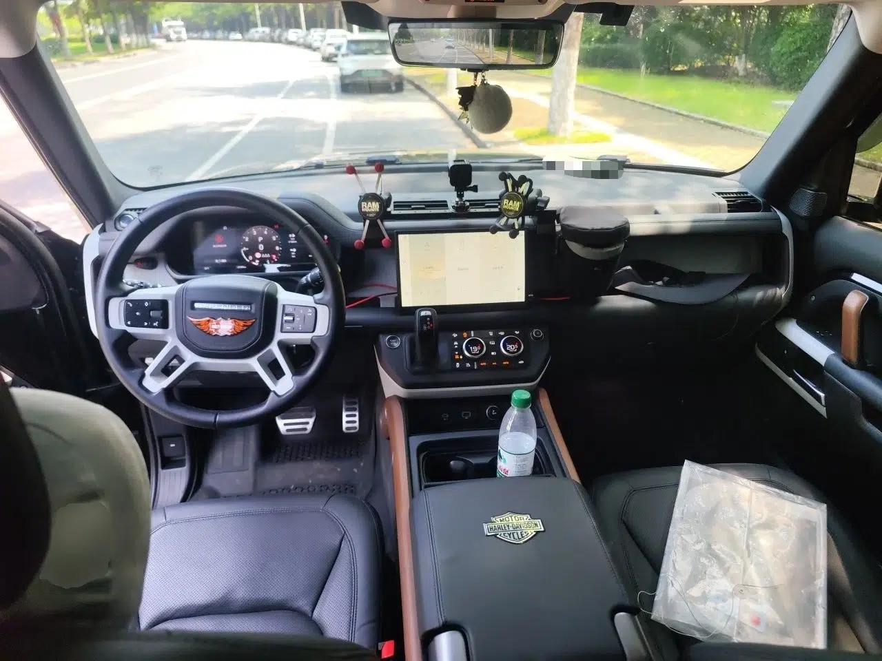Land Rover Defender 2023 Facelift 110 3.0T P400 Dark Edition — миниатюра 9