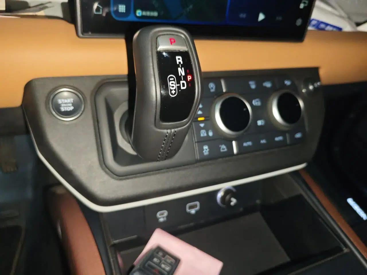 Land Rover Defender 2024 110 3.0T P400 X-DYNAMIC HSE — миниатюра 14