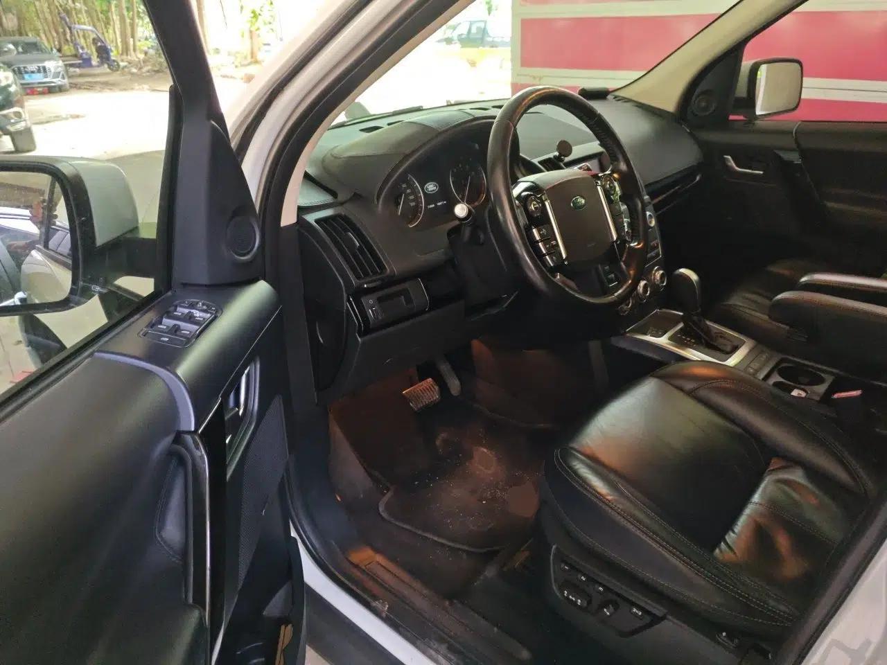 Land Rover Freelander 2 2015 2.0T Si4 HSE Luxury Collector's Edition — миниатюра 16