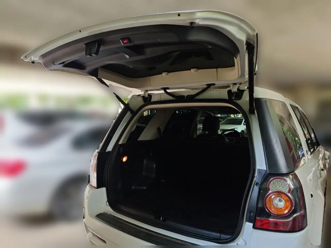 Land Rover Freelander 2 2015 2.0T Si4 HSE Luxury Collector's Edition — миниатюра 19