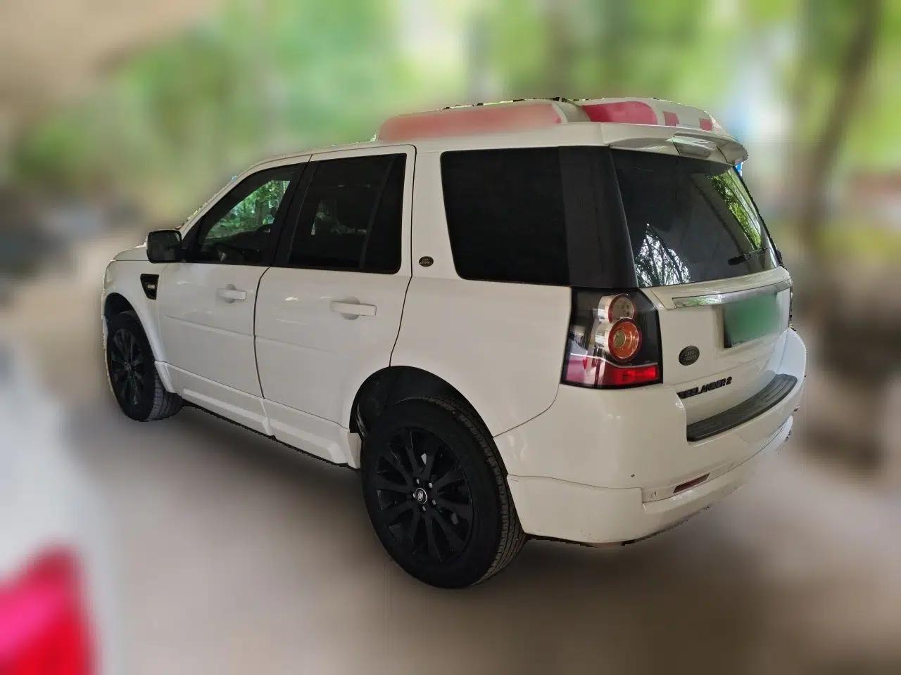 Land Rover Freelander 2 2015 2.0T Si4 HSE Luxury Collector's Edition — миниатюра 4
