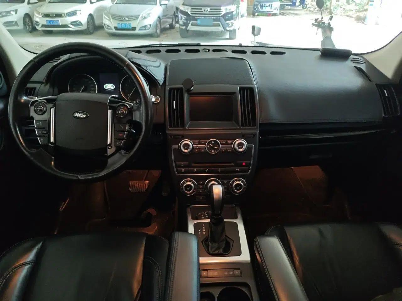 Land Rover Freelander 2 2015 2.0T Si4 HSE Luxury Collector's Edition — миниатюра 9