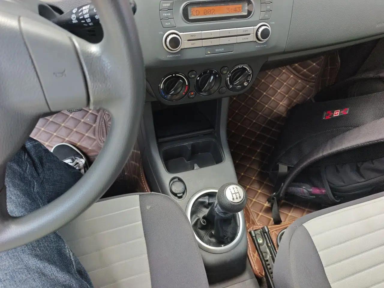 Suzuki Swift 2013 1.5L Manual Standard Edition — миниатюра 14