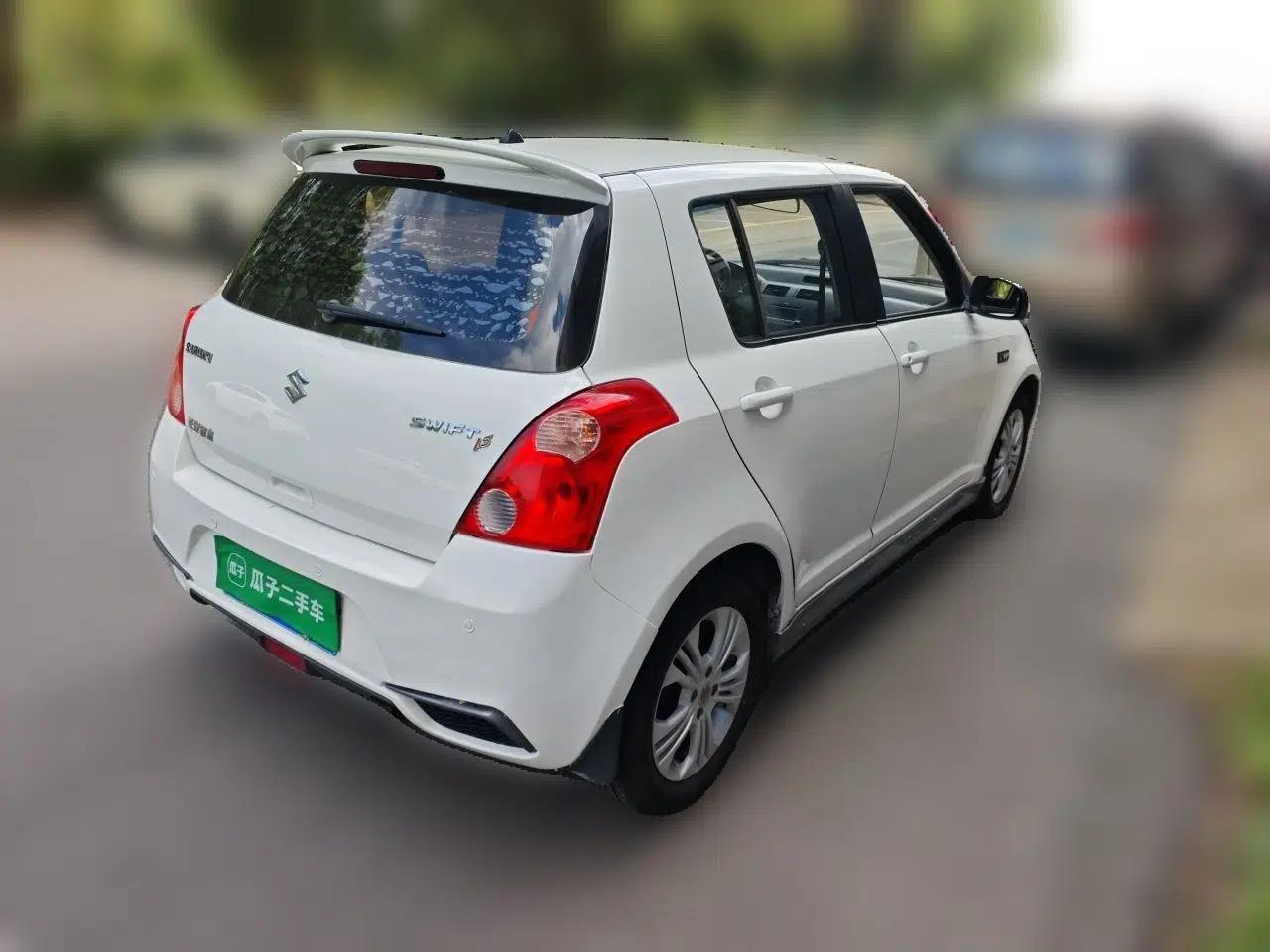 Suzuki Swift 2013 1.5L Manual Standard Edition — миниатюра 6