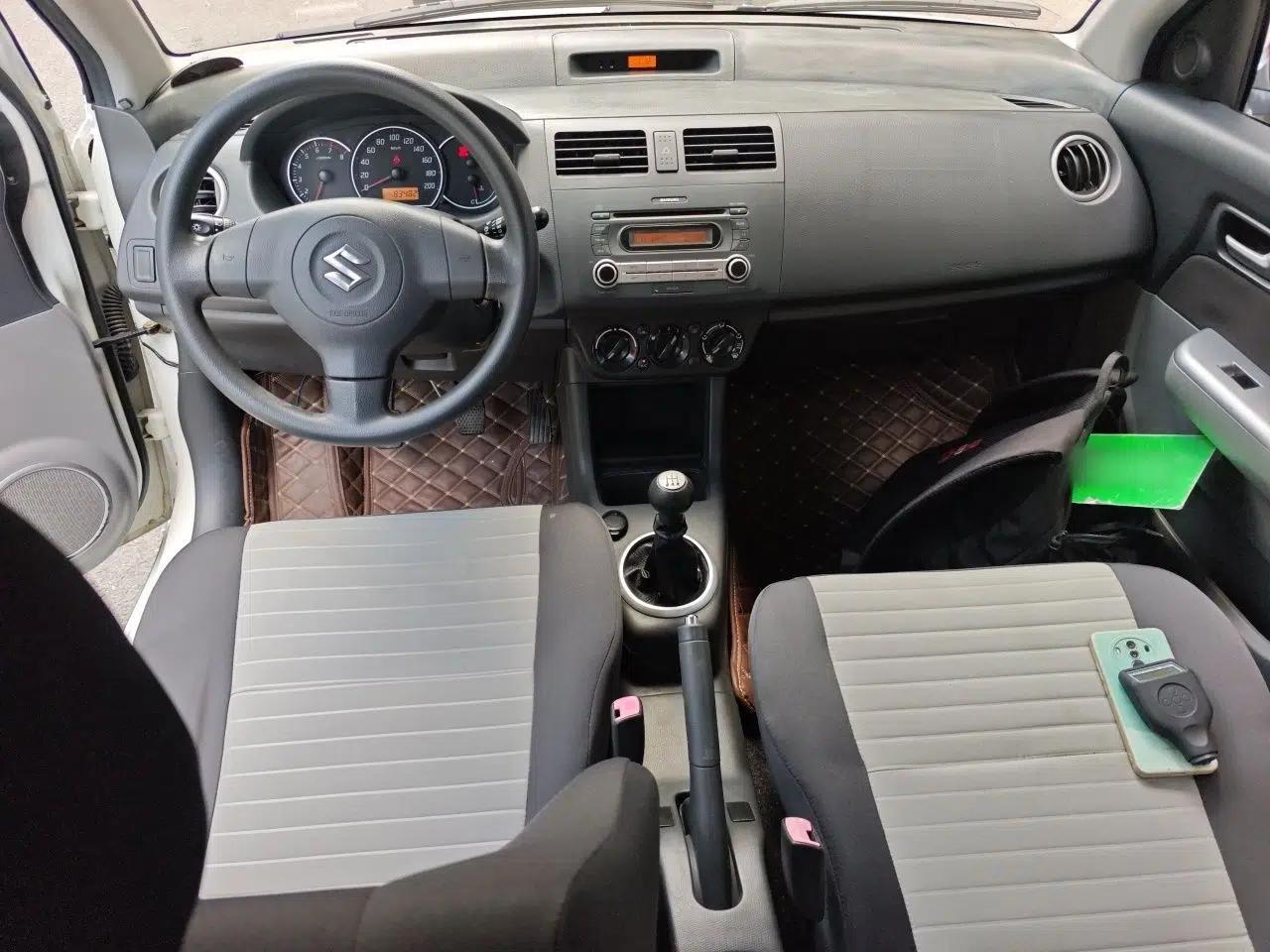 Suzuki Swift 2013 1.5L Manual Standard Edition — миниатюра 9