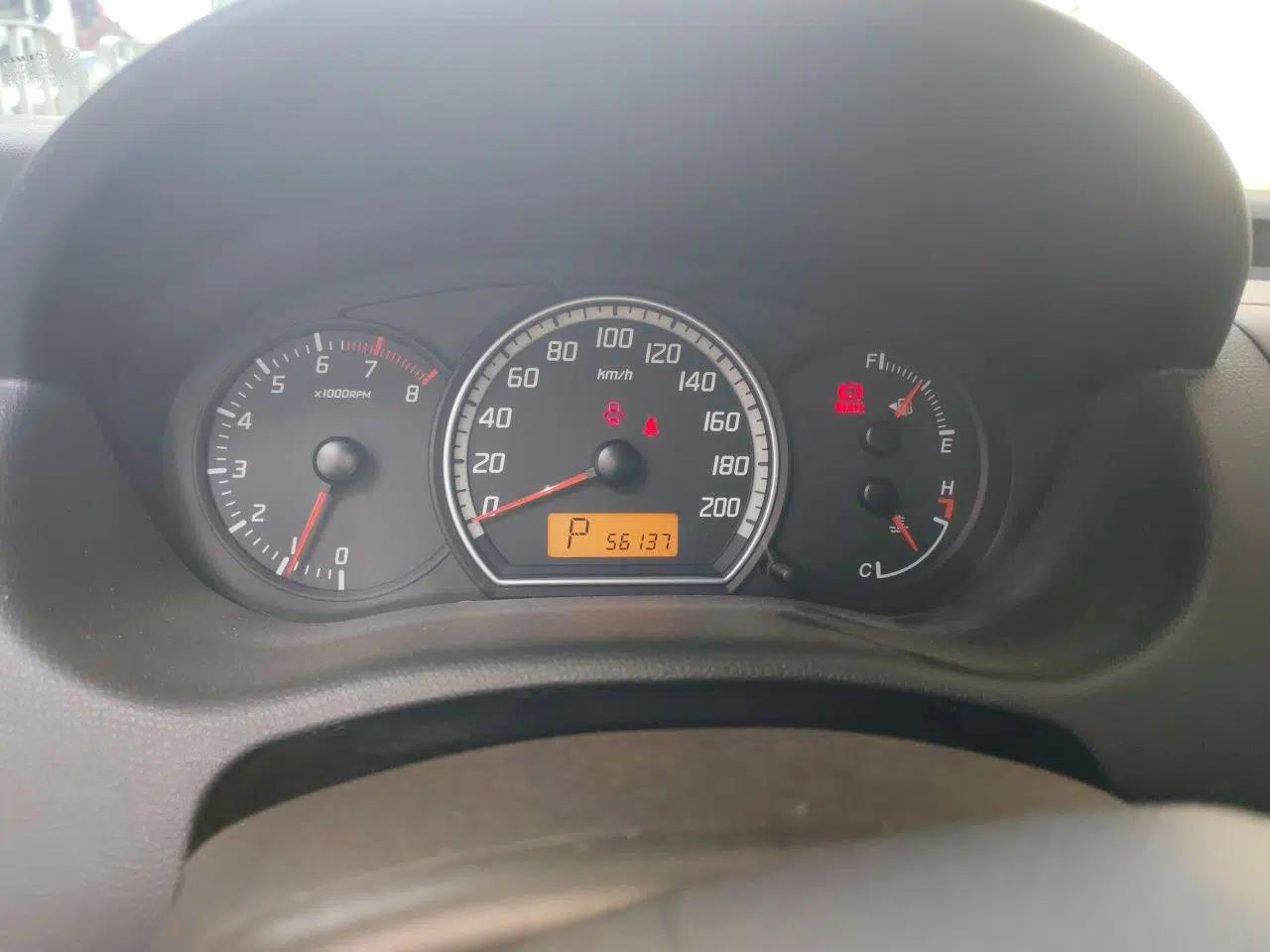 Suzuki Swift 2011 1.5L Automatic Fashion Edition — миниатюра 11