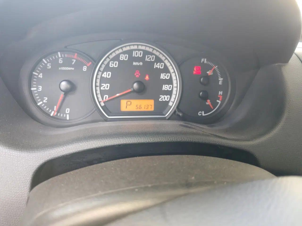 Suzuki Swift 2011 1.5L Automatic Fashion Edition — миниатюра 12