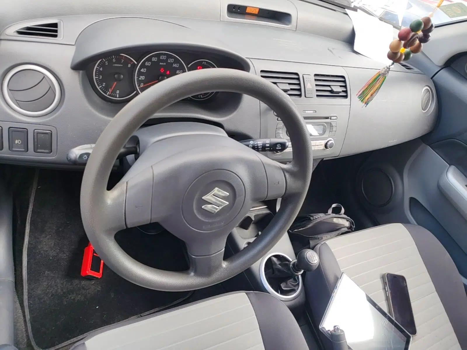 Suzuki Swift 2013 1.5L Manual Standard Edition — миниатюра 12