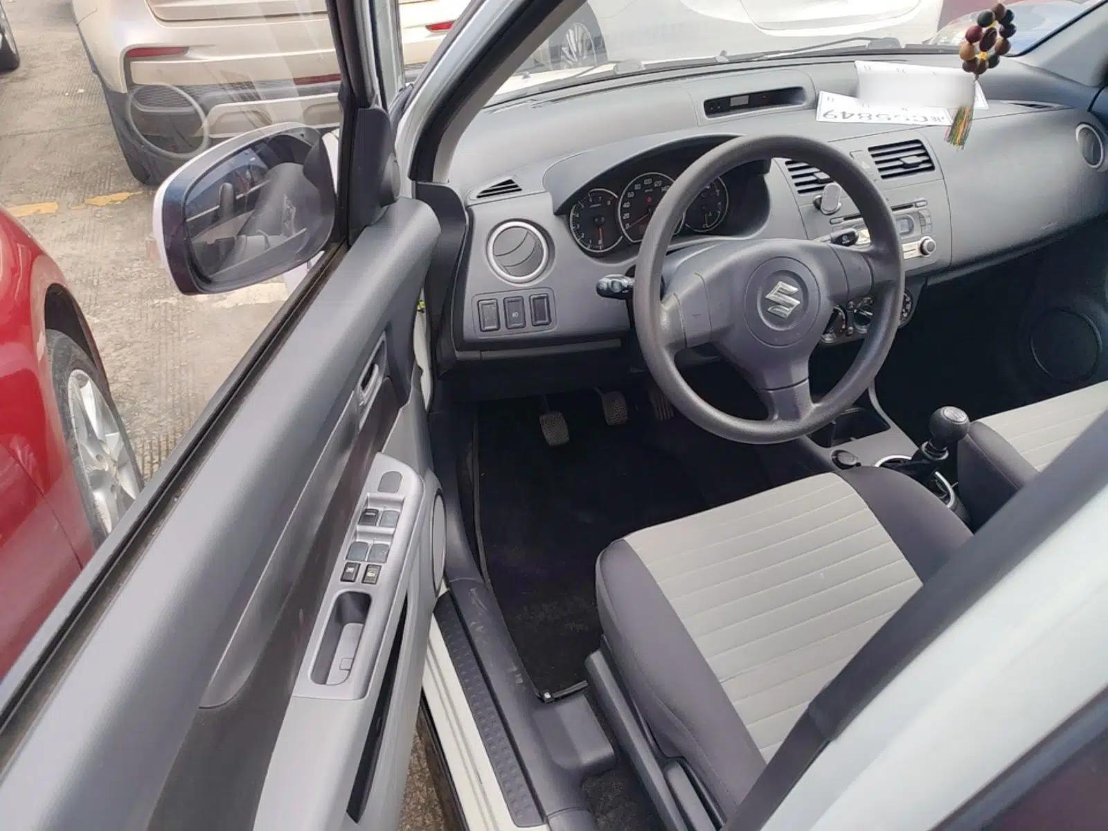 Suzuki Swift 2013 1.5L Manual Standard Edition — миниатюра 18