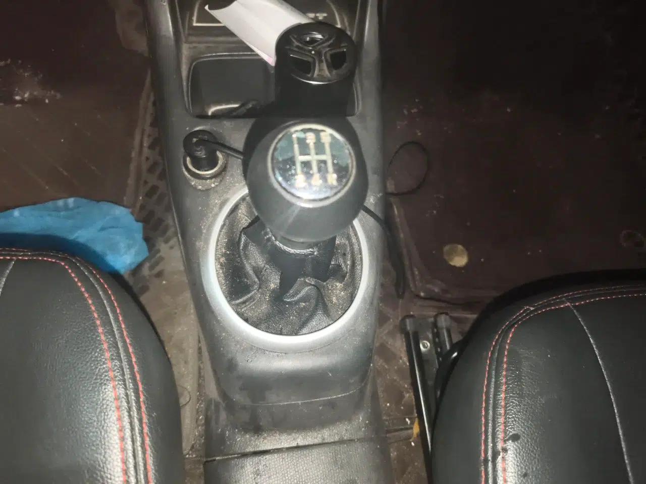 Suzuki Swift 2013 1.3L Manual Value Edition — миниатюра 14