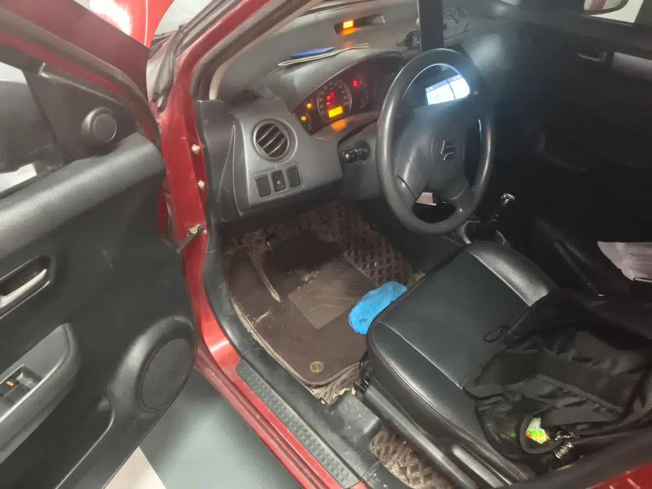 Suzuki Swift 2013 1.3L Manual Value Edition — миниатюра 16