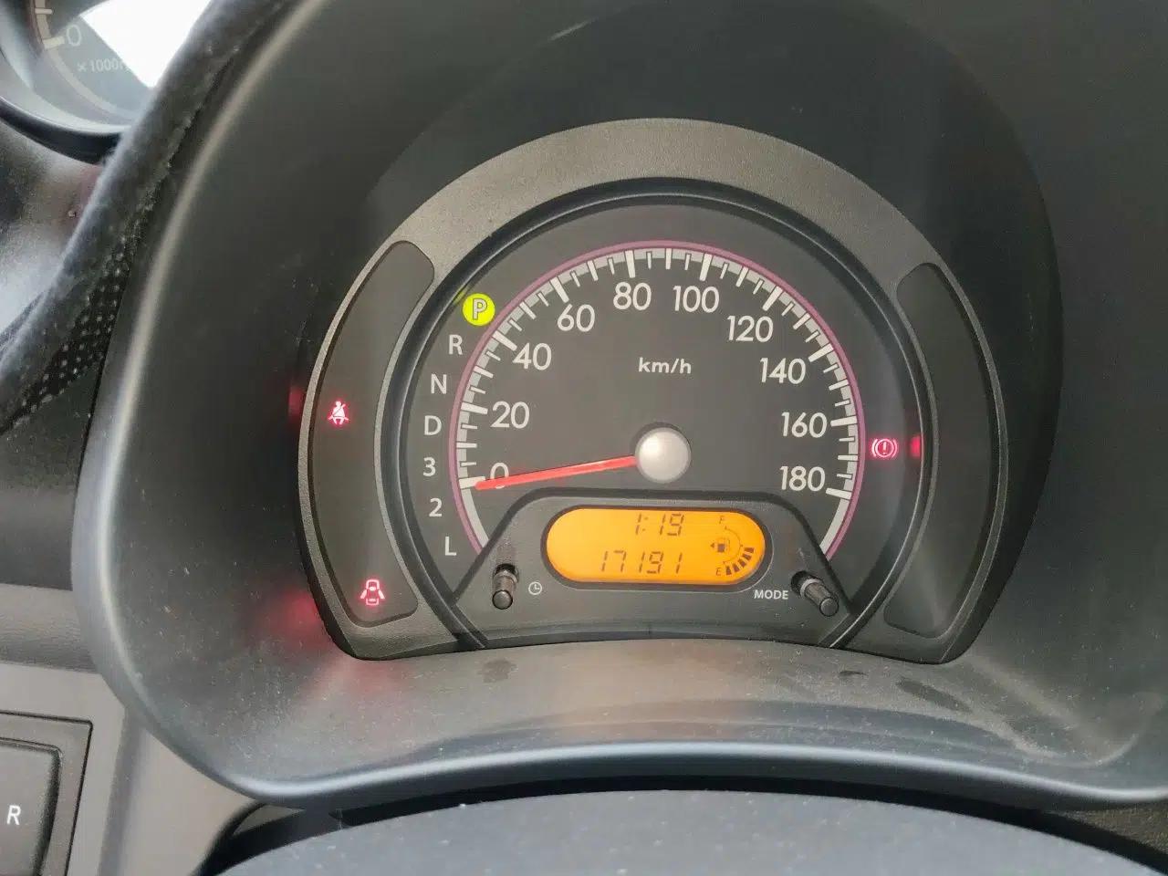 Suzuki Alto 2013 1.0L Automatic Luxury Model — миниатюра 11
