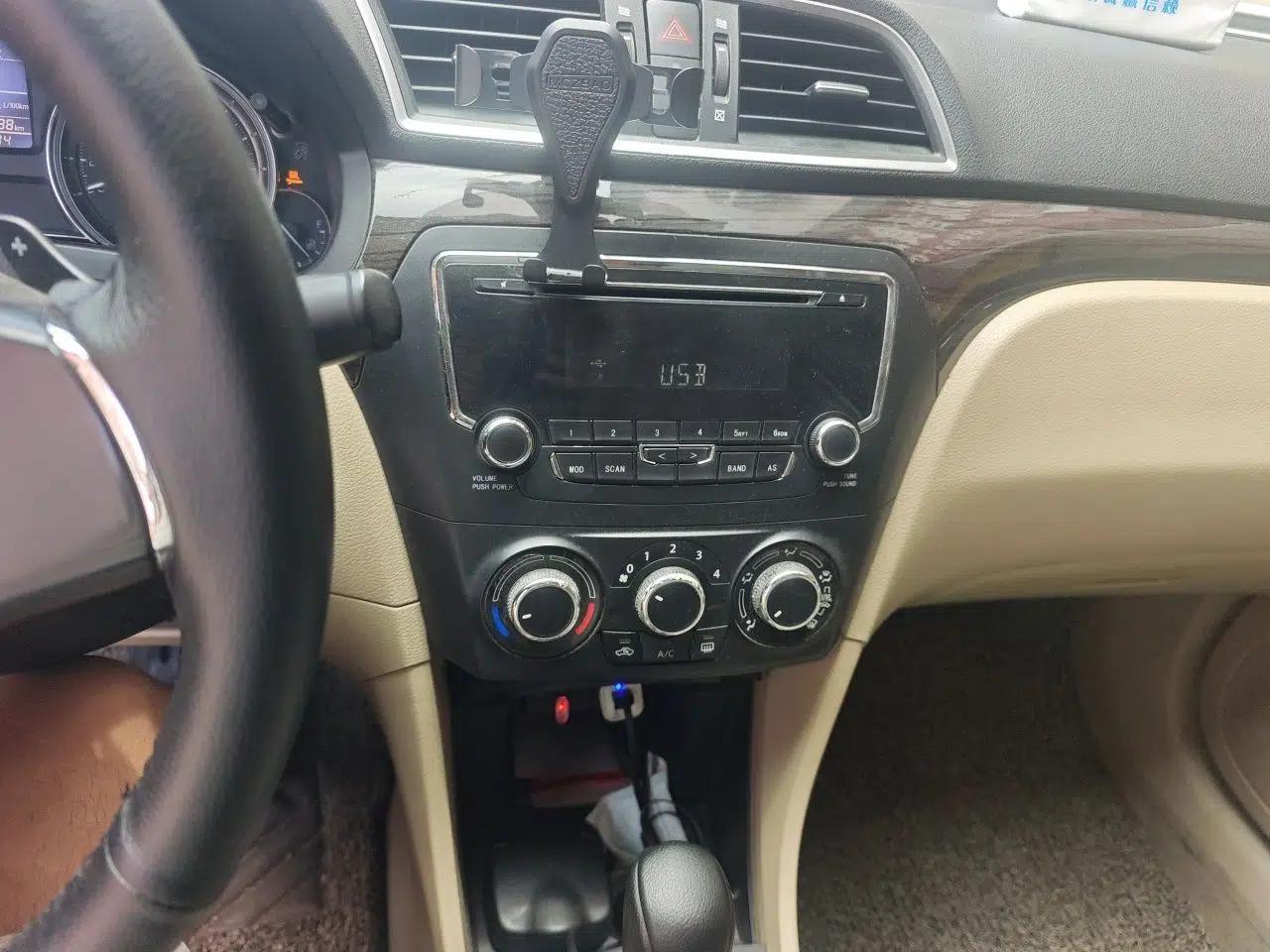 Suzuki Alivio 2015 1.6L Automatic Enjoyment Model — миниатюра 13