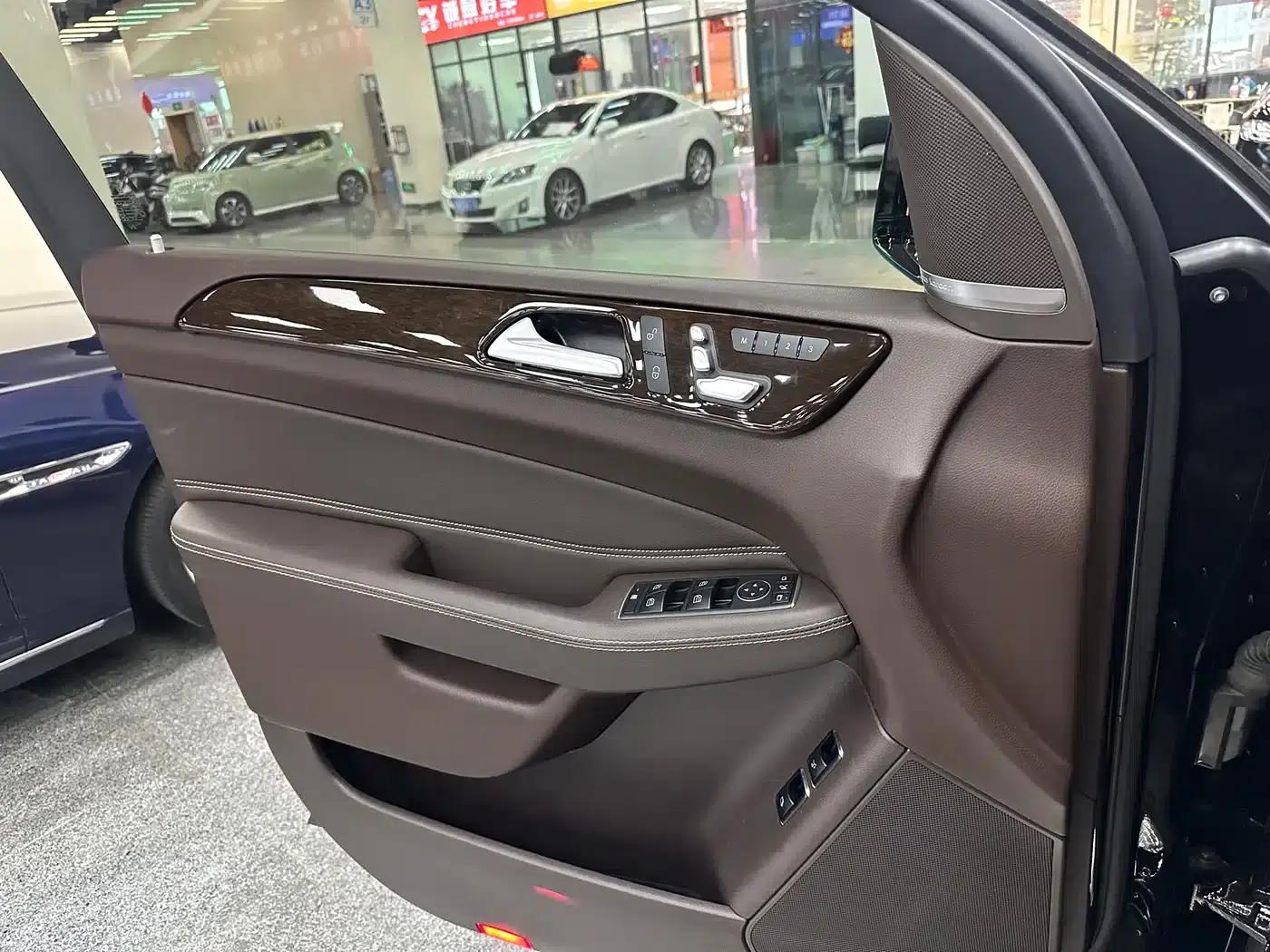 2019 Mercedes-Benz GLS 400 4MATIC Dynamic Edition — миниатюра 11