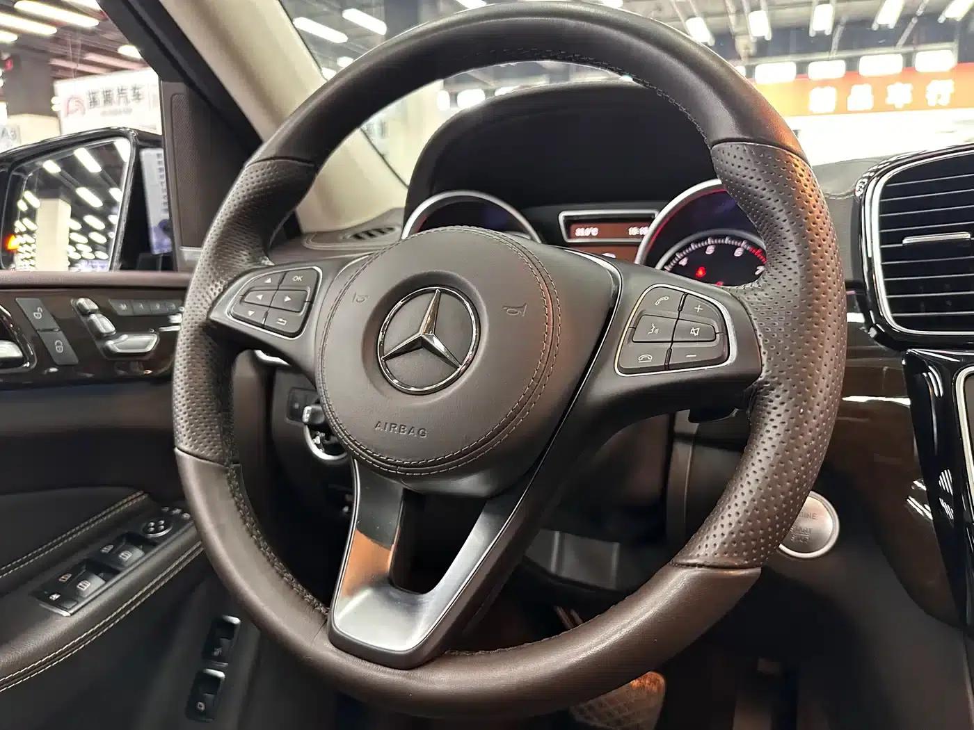 2019 Mercedes-Benz GLS 400 4MATIC Dynamic Edition — миниатюра 32