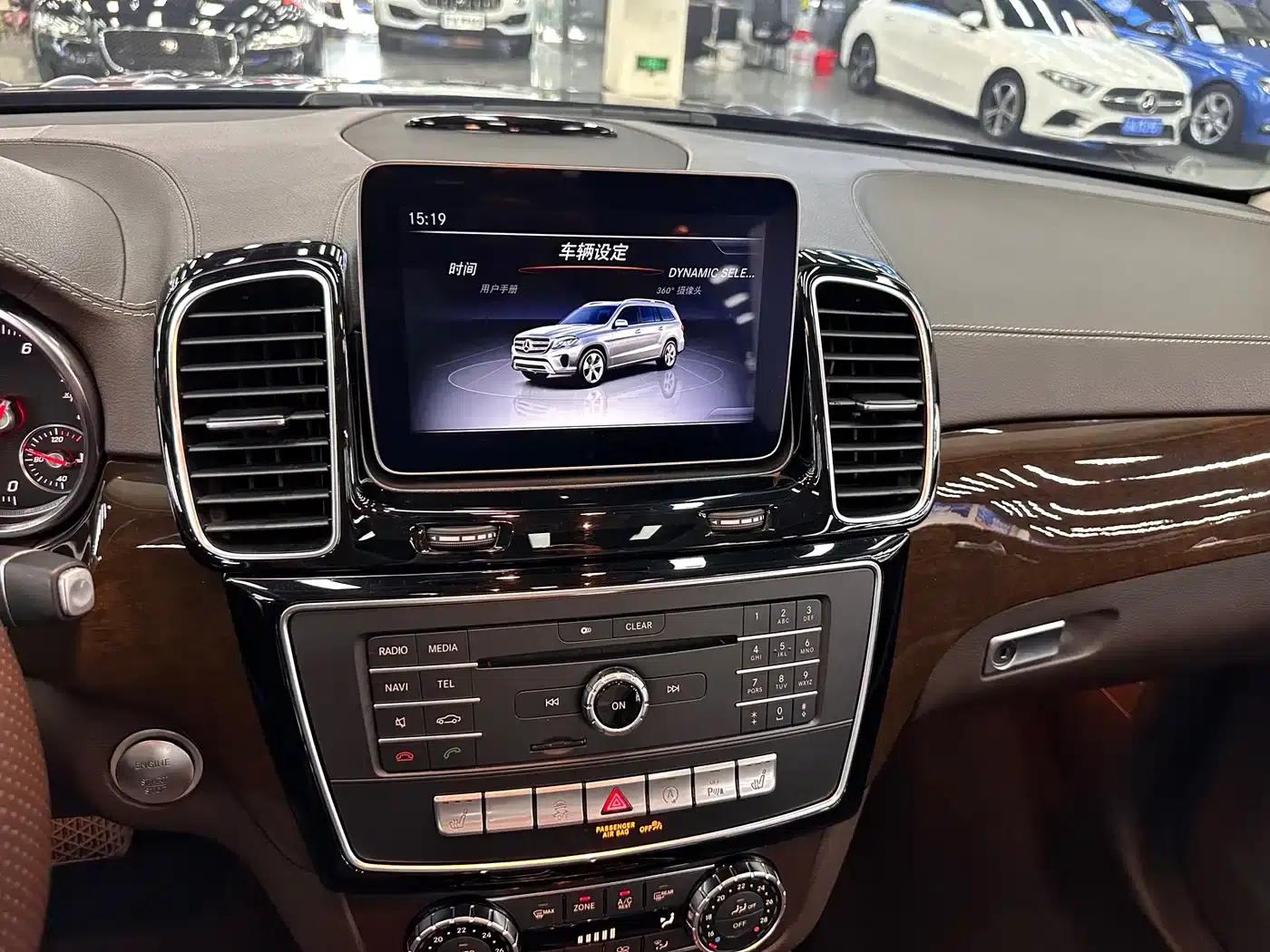 2019 Mercedes-Benz GLS 400 4MATIC Dynamic Edition — миниатюра 33