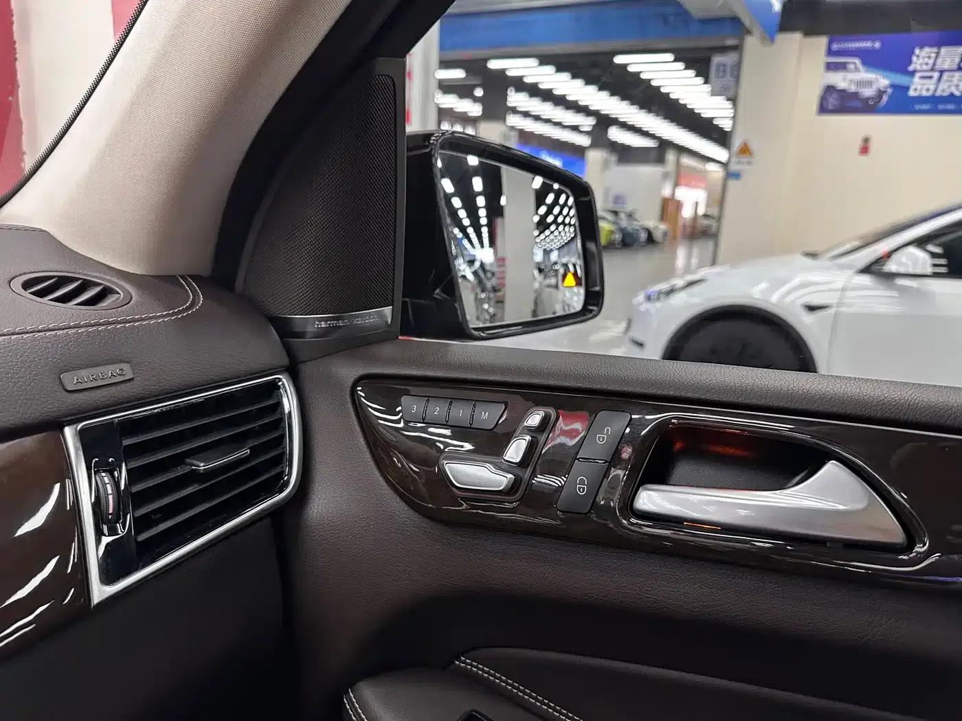 2019 Mercedes-Benz GLS 400 4MATIC Dynamic Edition — миниатюра 38