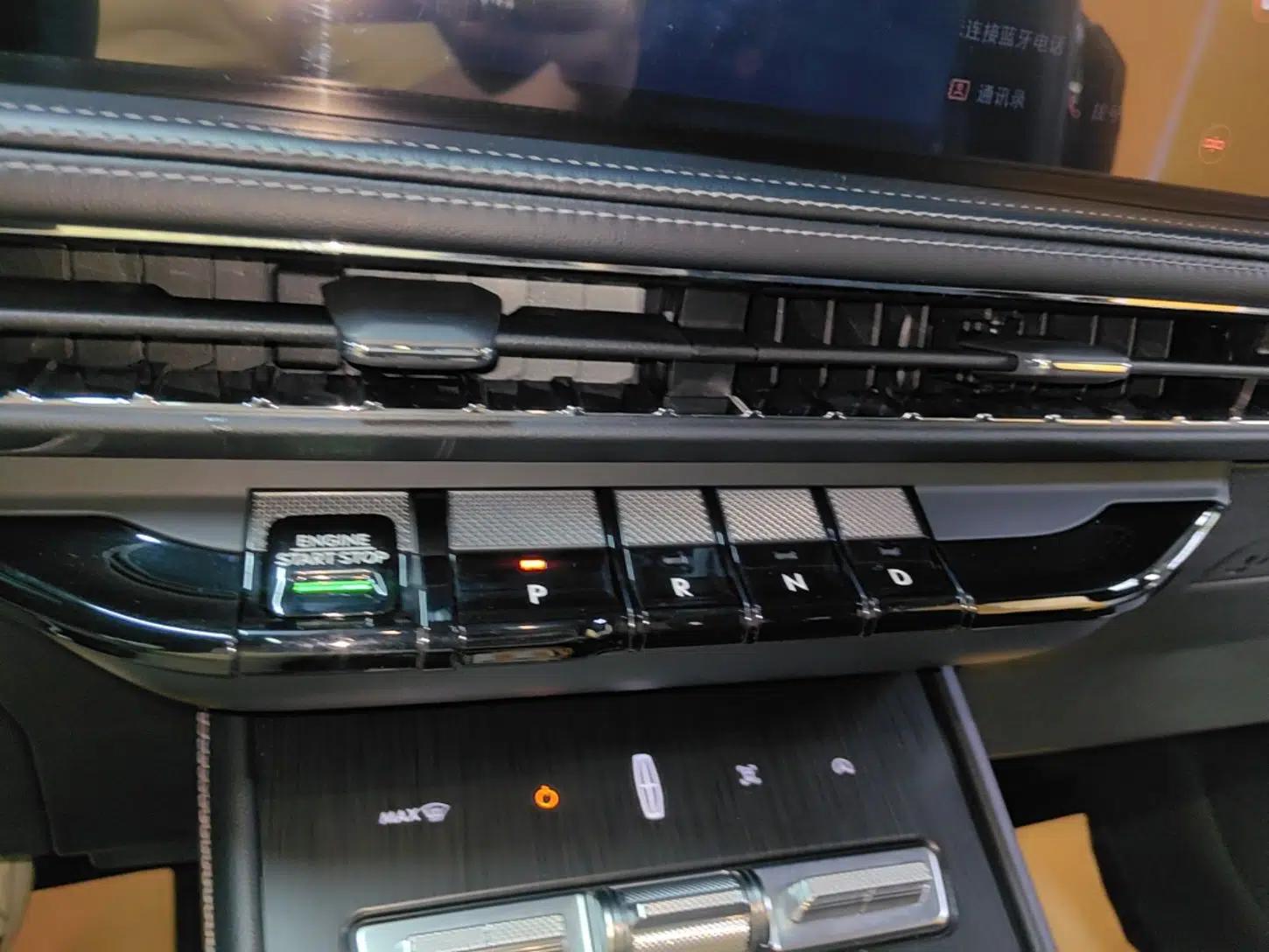Lincoln Corsair 2024 2.0T Two-Wheel Drive Deluxe Edition — миниатюра 21
