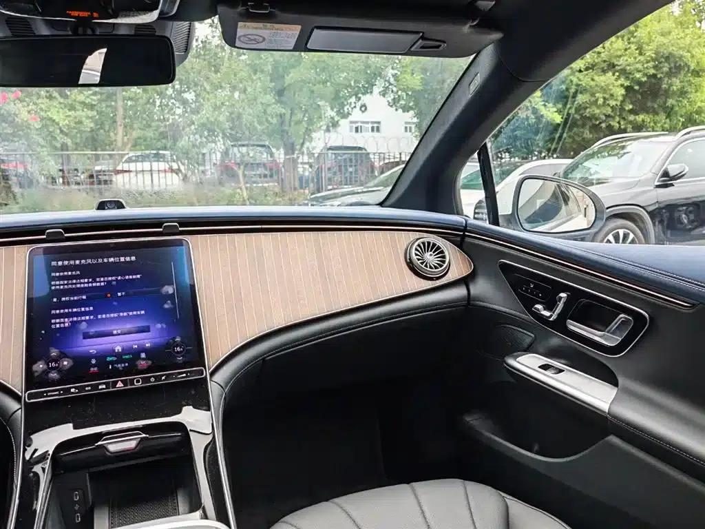 Mercedes-Benz EQE 2025 500 4MATIC Luxury Edition — миниатюра 11