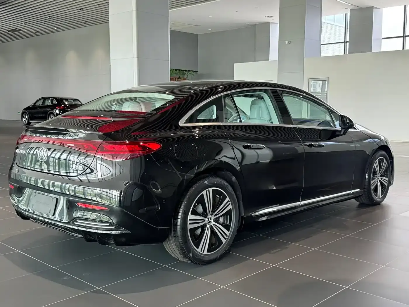Mercedes-Benz EQE 2025 500 4MATIC Luxury Edition — миниатюра 2