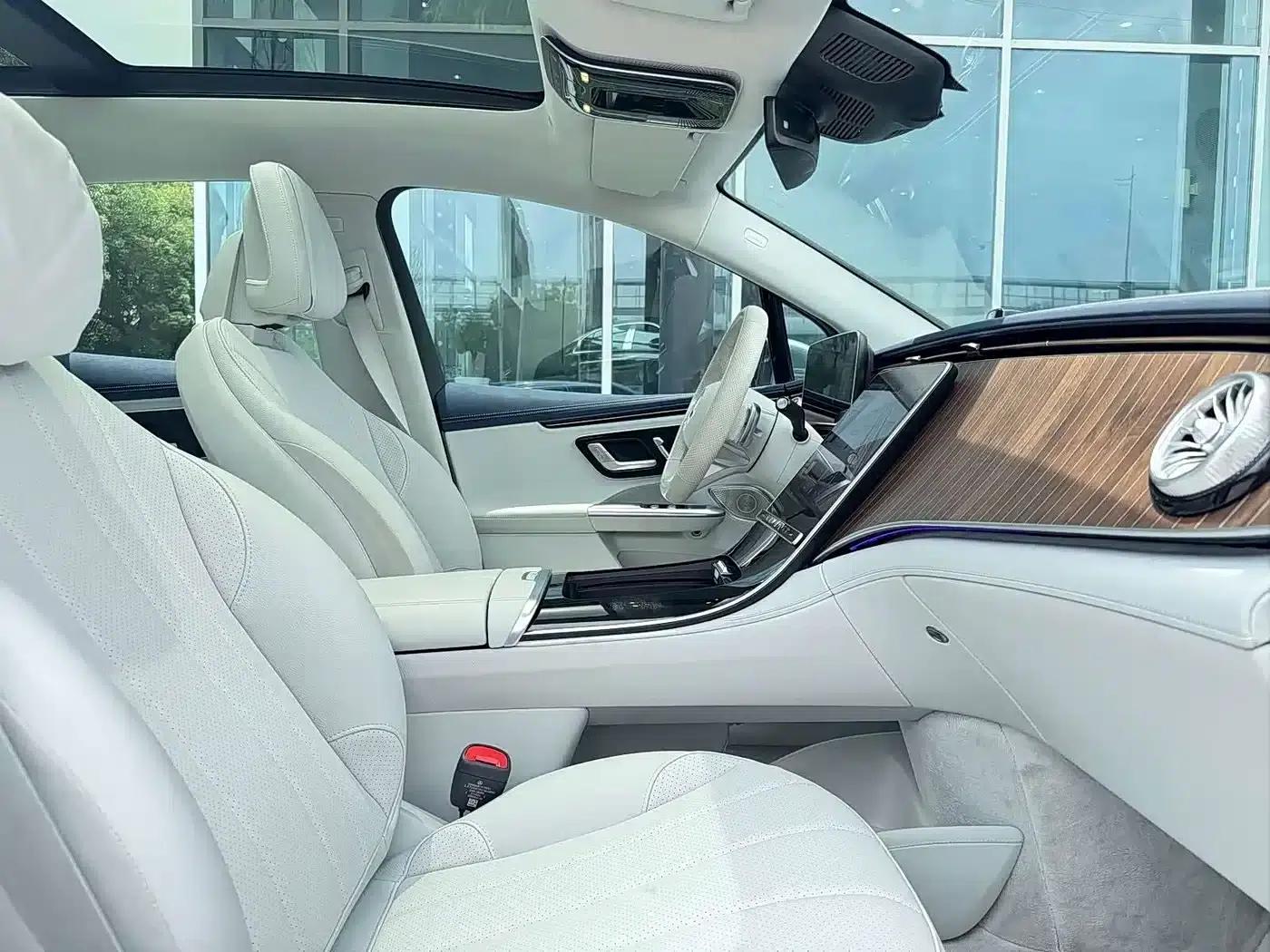 Mercedes-Benz EQE SUV 2024 500 4MATIC Luxury Edition — миниатюра 4