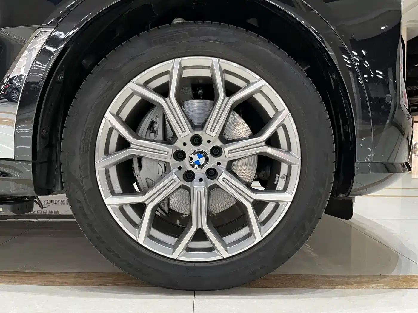 BMW X7 2023 xDrive40i Leading Luxury Package — миниатюра 11