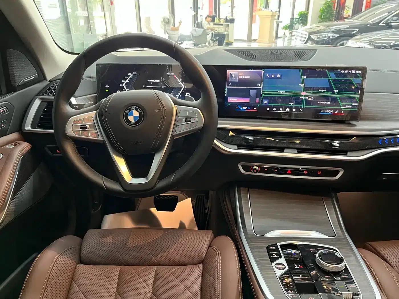 BMW X7 2023 xDrive40i Leading Luxury Package — миниатюра 17