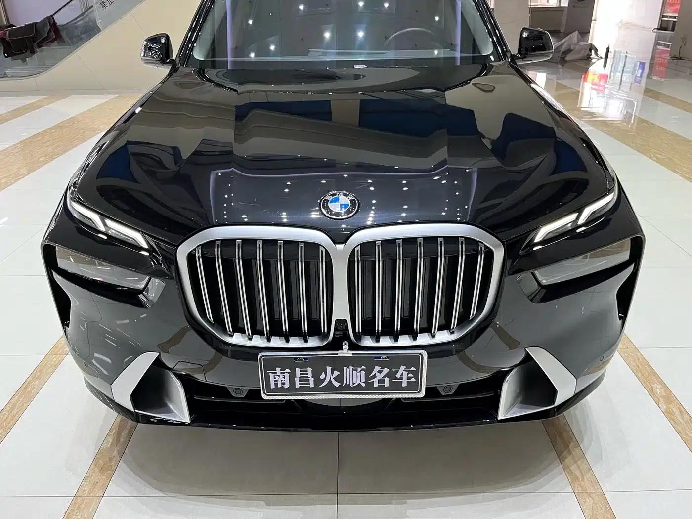 BMW X7 2023 xDrive40i Leading Luxury Package — миниатюра 3
