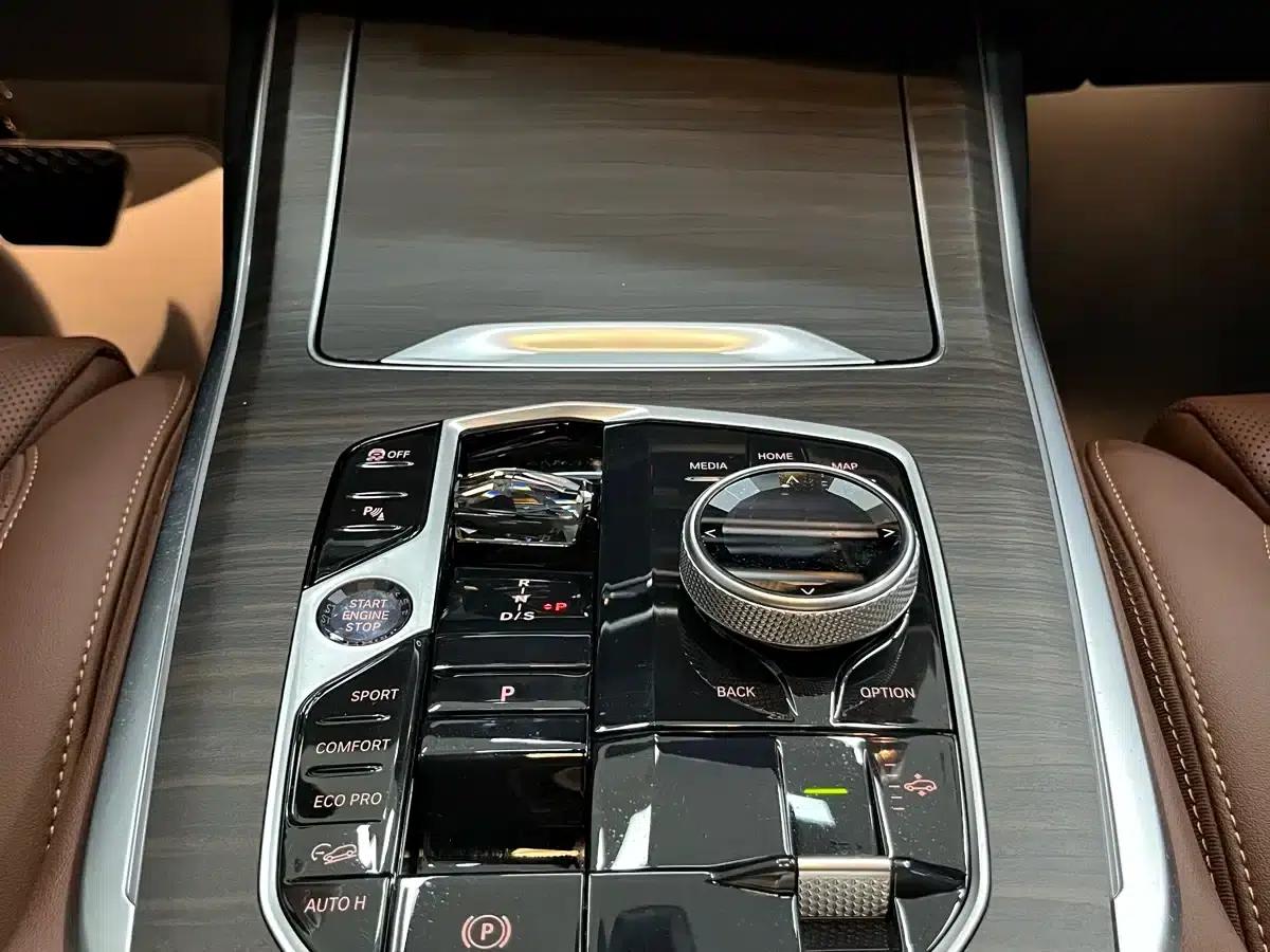 BMW X7 2023 xDrive40i Leading Luxury Package — миниатюра 23
