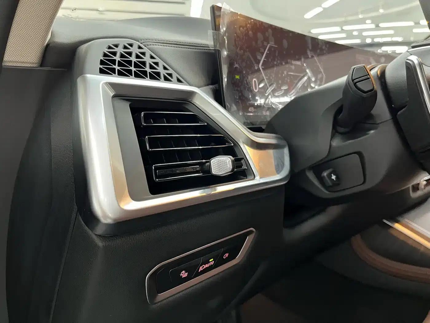 BMW X7 2023 xDrive40i Leading Luxury Package — миниатюра 24