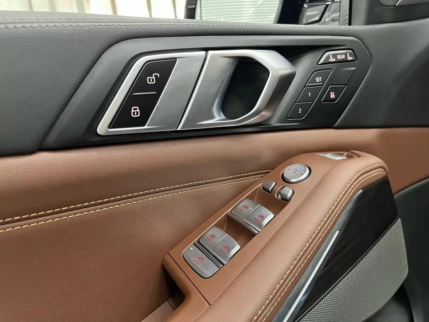 BMW X7 2023 xDrive40i Leading Luxury Package — миниатюра 25