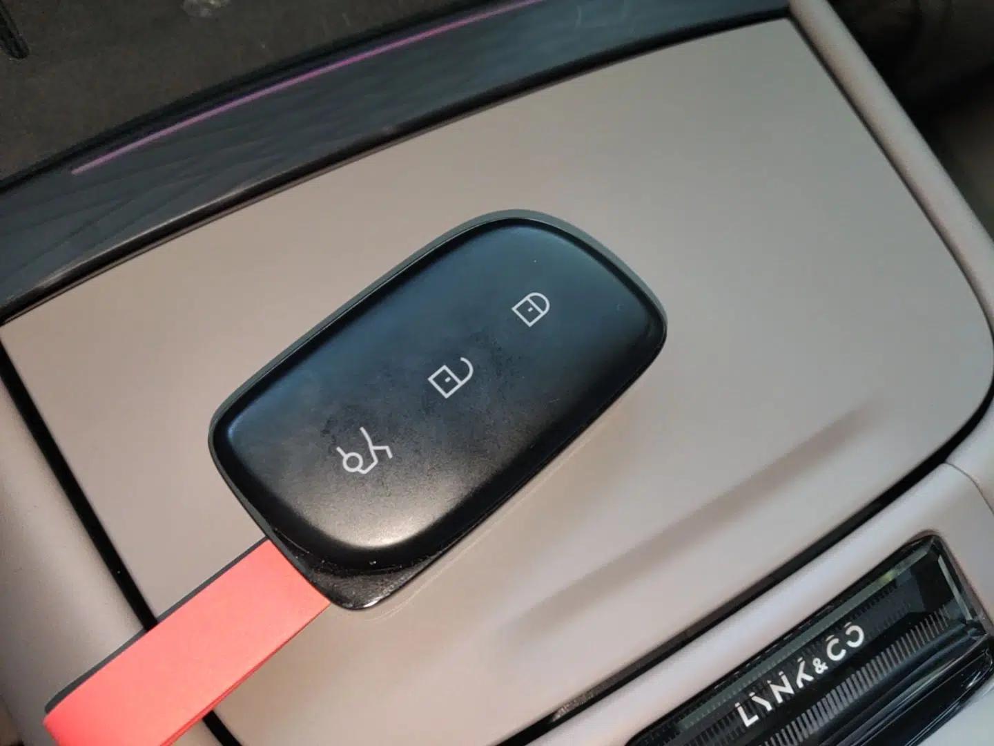 Lynk & Co Z10 2025 95 kWh 766 km Range Rear-Wheel Drive Max — миниатюра 28