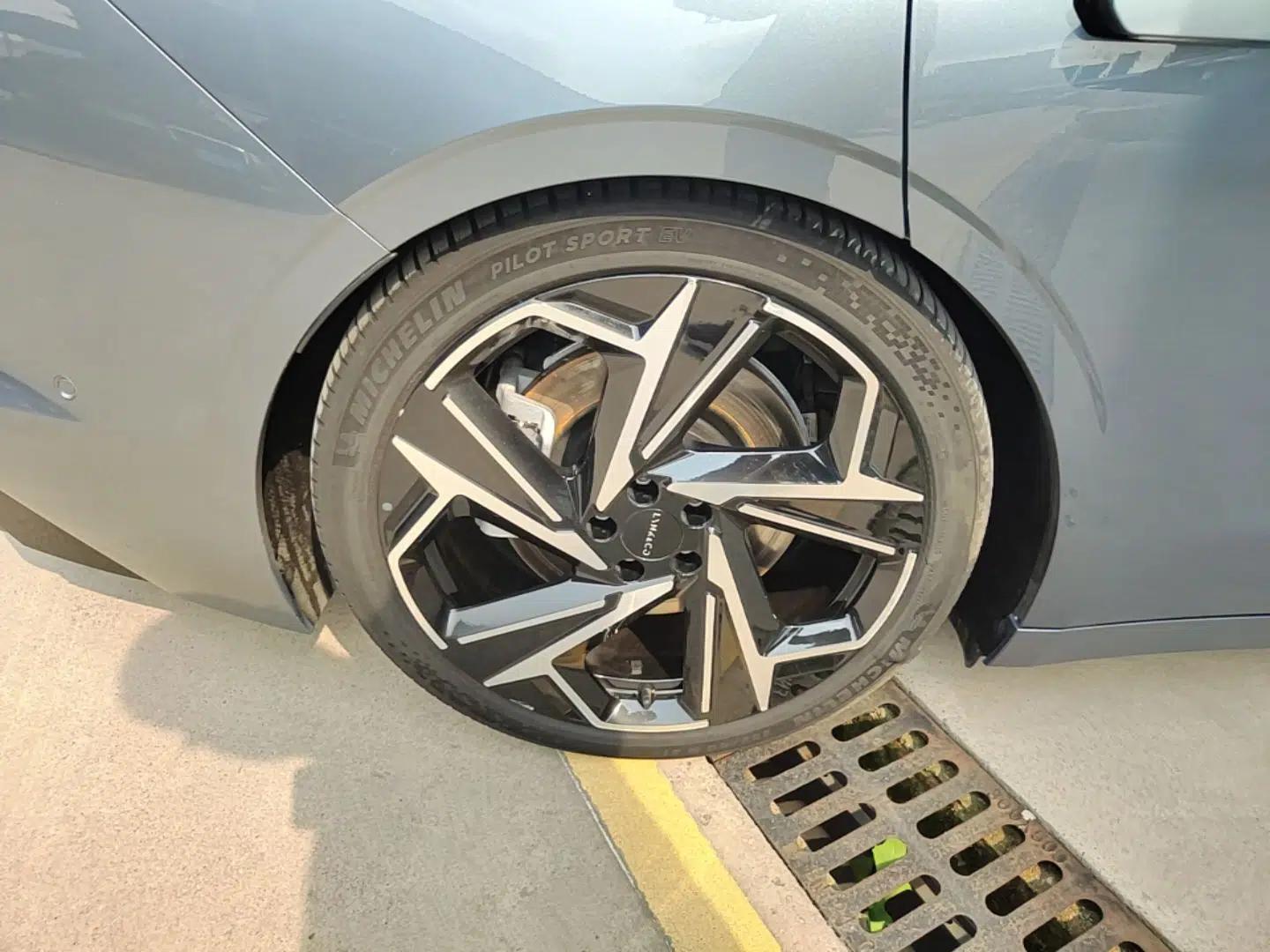 Lynk & Co Z10 2025 95 kWh 702 km All-Wheel Drive Intelligent Driving Ultra — миниатюра 11