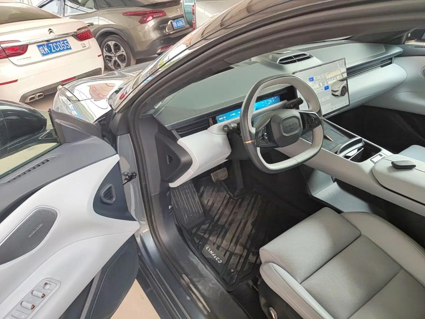Lynk & Co Z10 2025 95 kWh 702 km All-Wheel Drive Intelligent Driving Ultra — миниатюра 23