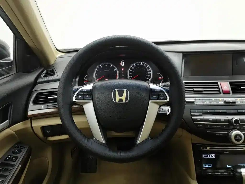2013 Honda Accord 2.0L SE — миниатюра 11
