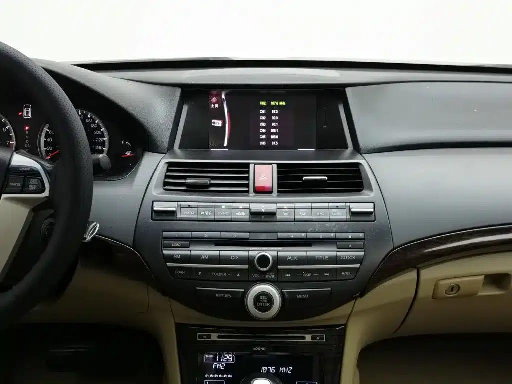 2013 Honda Accord 2.0L SE — миниатюра 12