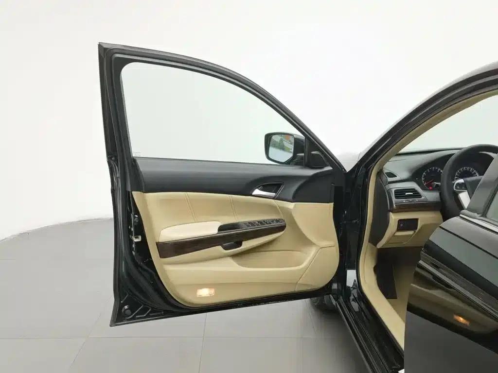 2013 Honda Accord 2.0L SE — миниатюра 8
