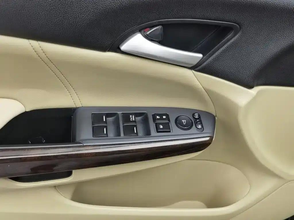2013 Honda Accord 2.0L SE — миниатюра 9